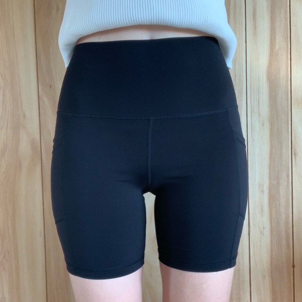 High Waisted 6.5" Biker Shorts w/ Pockets